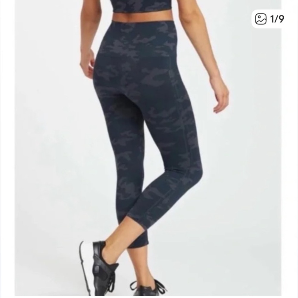 SPANX Look at Me Now Cropped Leggings Sz S Camo Black/Grey